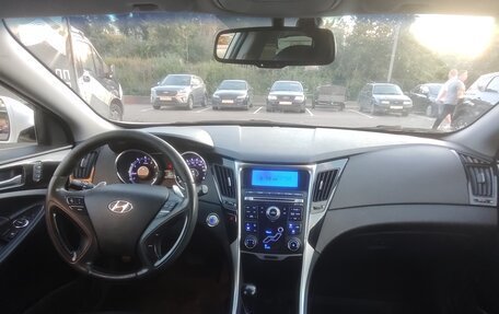 Hyundai Sonata VI, 2011 год, 900 000 рублей, 10 фотография