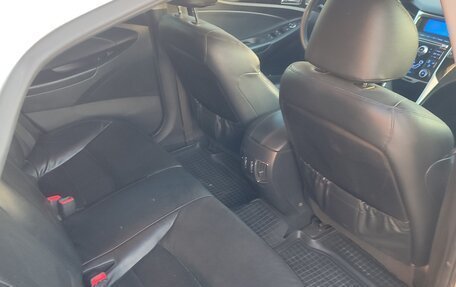 Hyundai Sonata VI, 2011 год, 900 000 рублей, 9 фотография