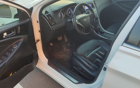 Hyundai Sonata VI, 2011 год, 900 000 рублей, 13 фотография