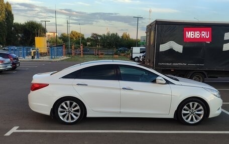 Hyundai Sonata VI, 2011 год, 900 000 рублей, 5 фотография