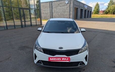 KIA Rio IV, 2020 год, 1 800 000 рублей, 3 фотография