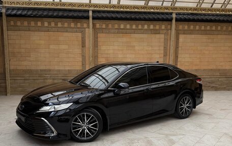 Toyota Camry, 2021 год, 3 550 000 рублей, 10 фотография