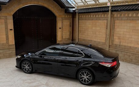 Toyota Camry, 2021 год, 3 550 000 рублей, 4 фотография