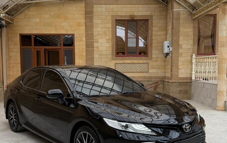 Toyota Camry, 2021 год, 3 550 000 рублей, 7 фотография