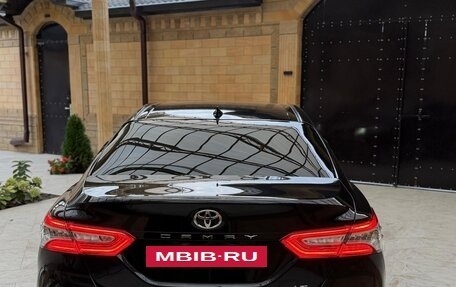 Toyota Camry, 2021 год, 3 550 000 рублей, 3 фотография