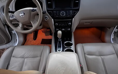 Nissan Pathfinder, 2015 год, 1 550 000 рублей, 11 фотография