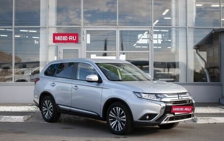 Mitsubishi Outlander III рестайлинг 3, 2020 год, 1 949 000 рублей, 5 фотография