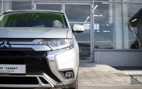 Mitsubishi Outlander III рестайлинг 3, 2020 год, 1 949 000 рублей, 10 фотография
