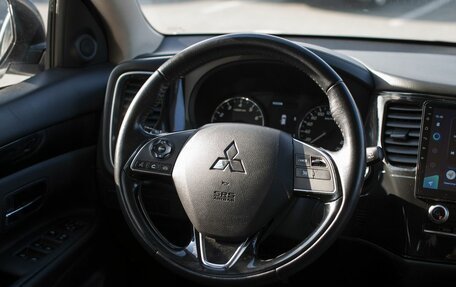 Mitsubishi Outlander III рестайлинг 3, 2020 год, 1 949 000 рублей, 13 фотография