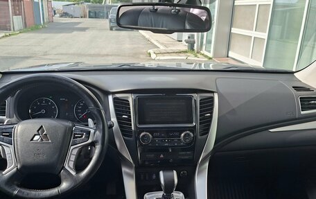 Mitsubishi Pajero Sport III рестайлинг, 2016 год, 2 600 000 рублей, 5 фотография