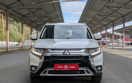 Mitsubishi Outlander III рестайлинг 3, 2019 год, 2 149 500 рублей, 3 фотография