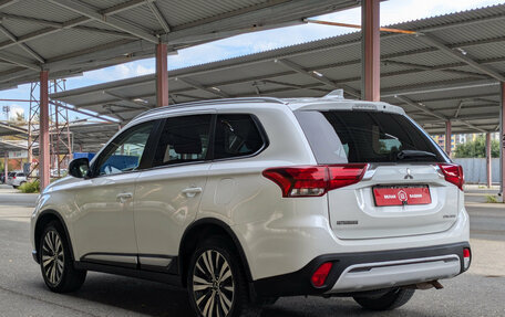 Mitsubishi Outlander III рестайлинг 3, 2019 год, 2 149 500 рублей, 5 фотография