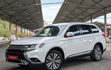 Mitsubishi Outlander III рестайлинг 3, 2019 год, 2 149 500 рублей, 4 фотография