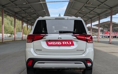 Mitsubishi Outlander III рестайлинг 3, 2019 год, 2 149 500 рублей, 6 фотография