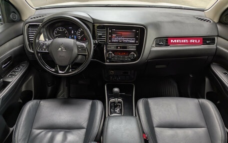 Mitsubishi Outlander III рестайлинг 3, 2019 год, 2 149 500 рублей, 12 фотография