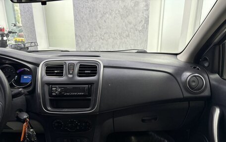 Renault Logan II, 2015 год, 685 000 рублей, 21 фотография