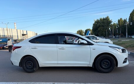 Hyundai Solaris II рестайлинг, 2017 год, 1 000 000 рублей, 4 фотография