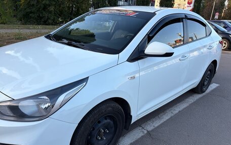 Hyundai Solaris II рестайлинг, 2017 год, 1 000 000 рублей, 16 фотография