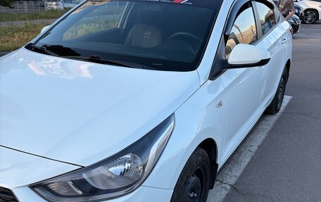 Hyundai Solaris II рестайлинг, 2017 год, 1 000 000 рублей, 13 фотография