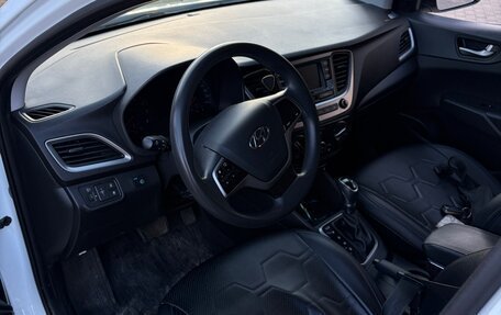 Hyundai Solaris II рестайлинг, 2017 год, 1 000 000 рублей, 8 фотография