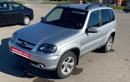 Chevrolet Niva I рестайлинг, 2017 год, 855 000 рублей, 2 фотография