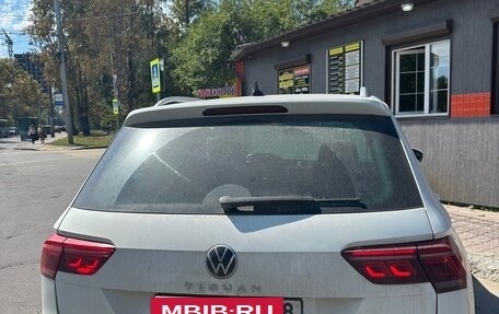 Volkswagen Tiguan II, 2021 год, 2 500 000 рублей, 2 фотография