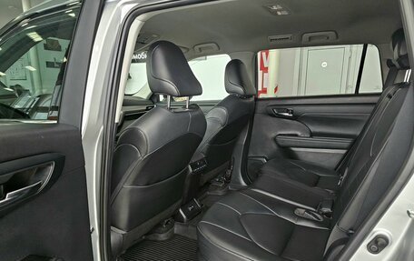 Toyota Highlander, 2021 год, 4 989 000 рублей, 16 фотография