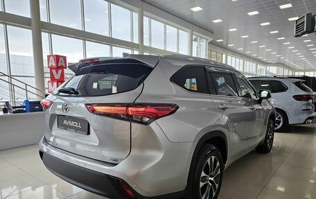 Toyota Highlander, 2021 год, 4 989 000 рублей, 9 фотография