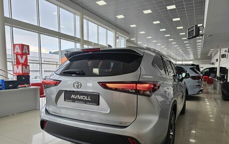 Toyota Highlander, 2021 год, 4 989 000 рублей, 8 фотография