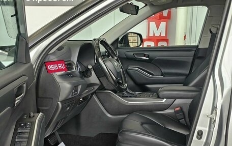 Toyota Highlander, 2021 год, 4 989 000 рублей, 10 фотография