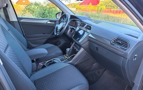 Volkswagen Tiguan II, 2019 год, 2 350 000 рублей, 20 фотография