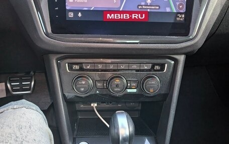 Volkswagen Tiguan II, 2019 год, 2 350 000 рублей, 19 фотография