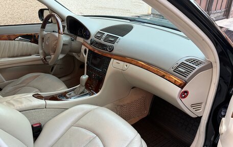 Mercedes-Benz E-Класс, 2004 год, 1 590 000 рублей, 10 фотография