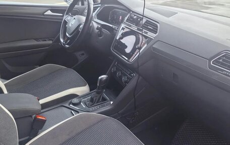 Volkswagen Tiguan II, 2020 год, 2 250 000 рублей, 2 фотография