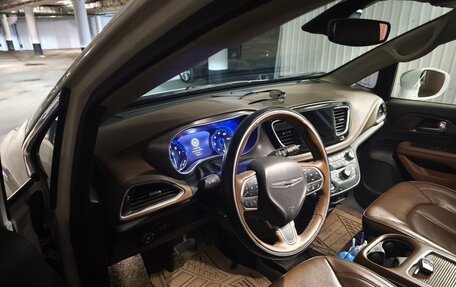 Chrysler Pacifica (RU), 2018 год, 3 200 000 рублей, 13 фотография