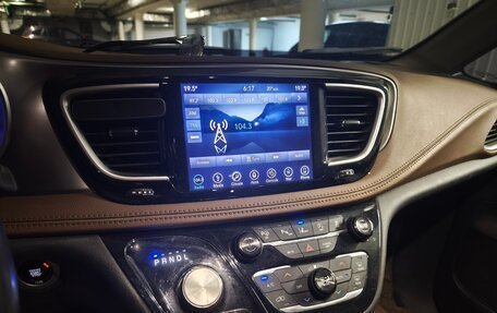 Chrysler Pacifica (RU), 2018 год, 3 200 000 рублей, 8 фотография
