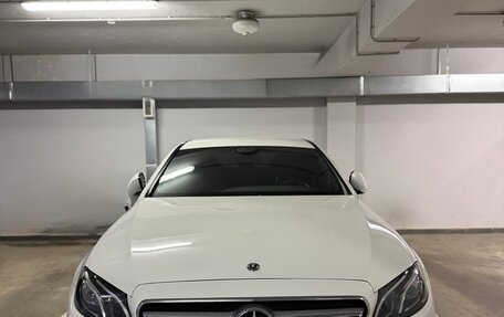 Mercedes-Benz E-Класс, 2018 год, 3 000 000 рублей, 1 фотография