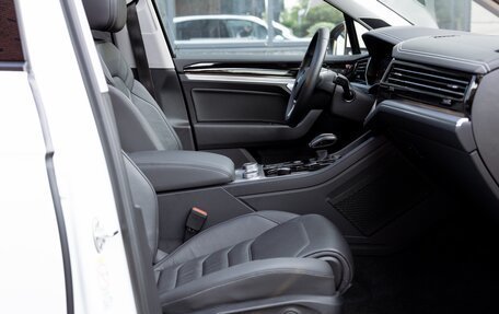 Volkswagen Touareg III, 2019 год, 6 150 000 рублей, 17 фотография