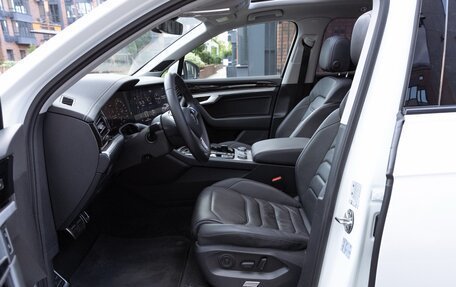 Volkswagen Touareg III, 2019 год, 6 150 000 рублей, 18 фотография