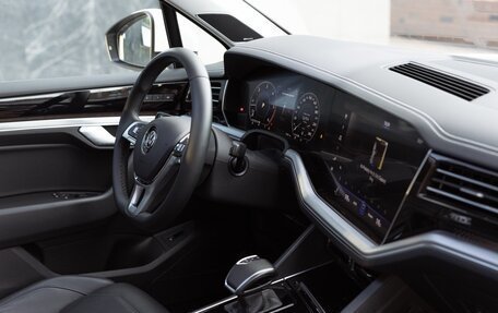 Volkswagen Touareg III, 2019 год, 6 150 000 рублей, 19 фотография