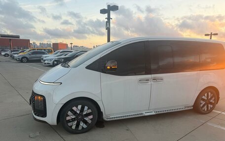 Hyundai Staria, 2023 год, 4 000 000 рублей, 1 фотография