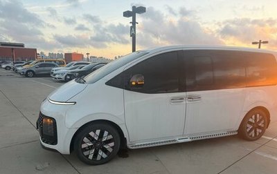 Hyundai Staria, 2023 год, 4 000 000 рублей, 1 фотография