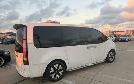 Hyundai Staria, 2023 год, 4 000 000 рублей, 5 фотография