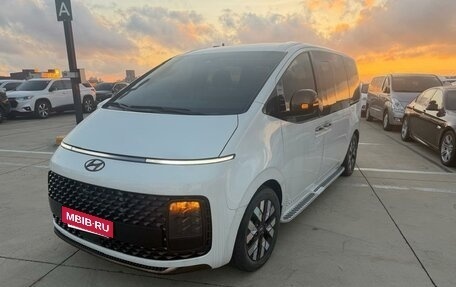 Hyundai Staria, 2023 год, 4 000 000 рублей, 2 фотография