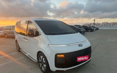 Hyundai Staria, 2023 год, 4 000 000 рублей, 3 фотография