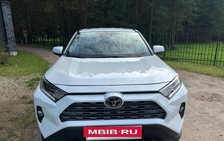Toyota RAV4, 2022 год, 3 970 000 рублей, 3 фотография