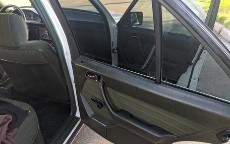 Mercedes-Benz W124, 1986 год, 420 000 рублей, 22 фотография