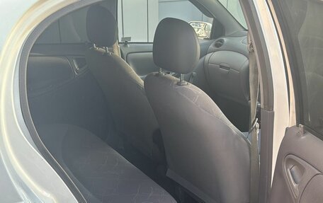 Toyota Platz, 2001 год, 396 000 рублей, 10 фотография
