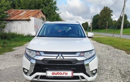 Mitsubishi Outlander III рестайлинг 3, 2022 год, 2 890 000 рублей, 1 фотография