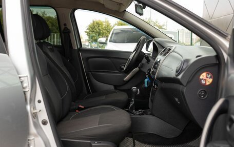 Renault Logan II, 2019 год, 950 000 рублей, 17 фотография